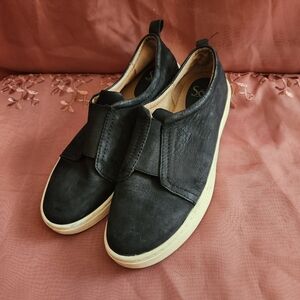 Sofft Black Comfort Slip On Sneakers Size 8 Leather Suede Safia
